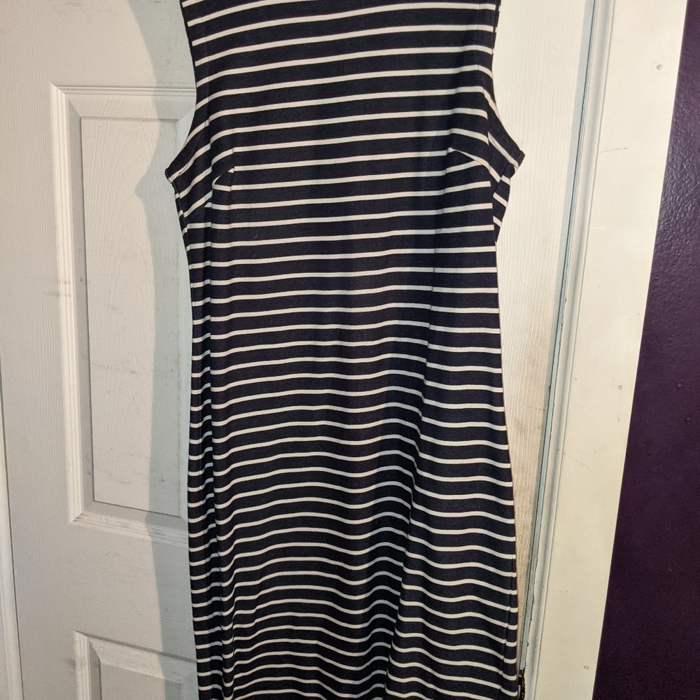 Sleeveless casual dress